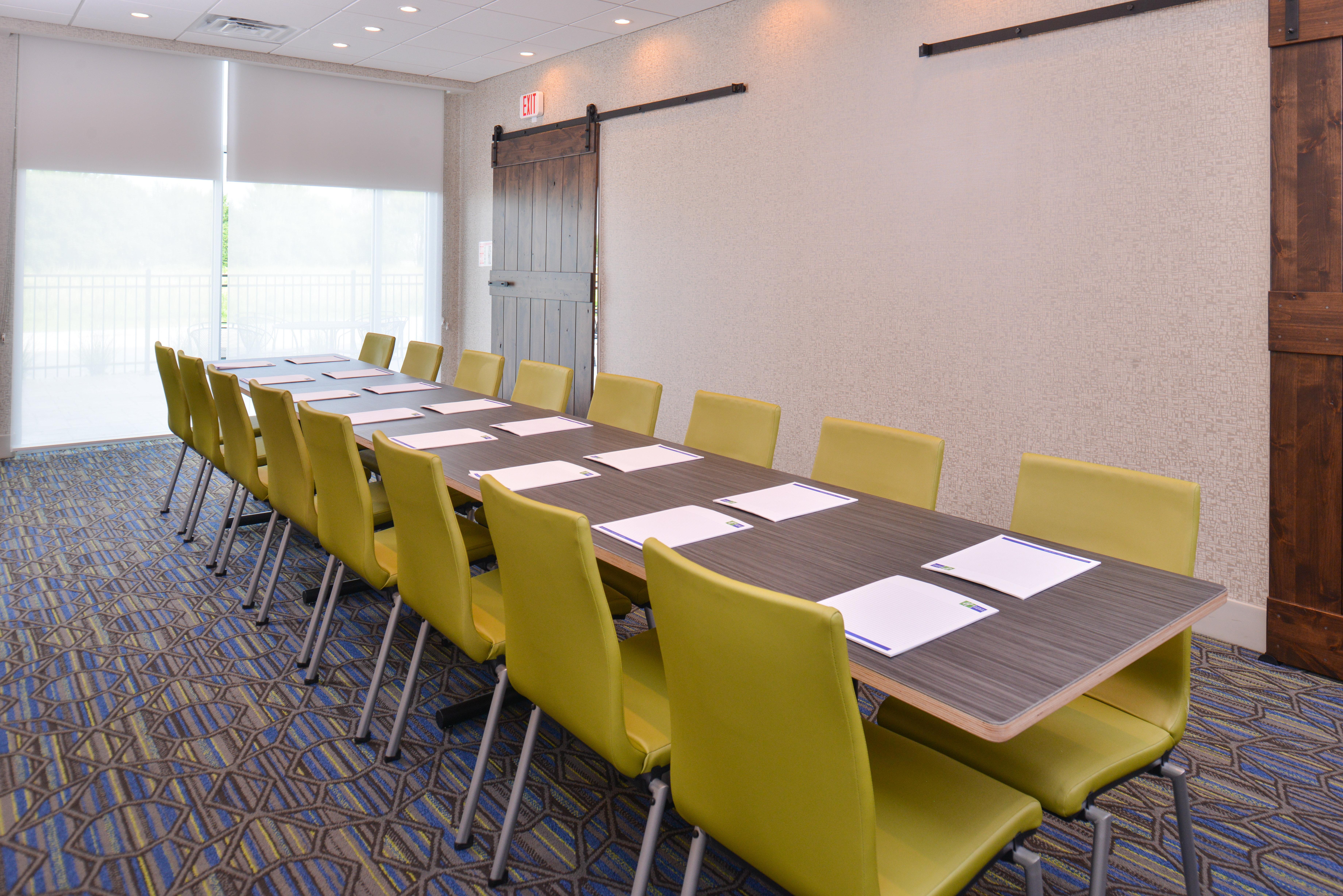 Express & Omaha Airport By Ihg Hotel